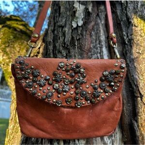 🇮🇹 Campomaggi Handcrafted Italian Leather Embellished Crossbody